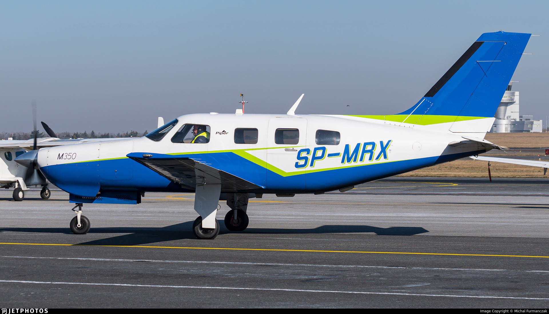 Piper M350 SP-MRX na lotnisku